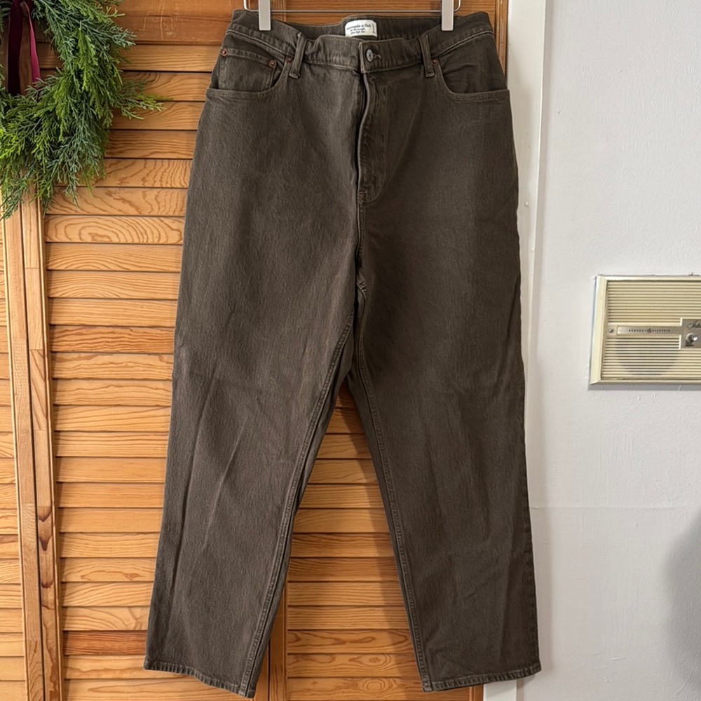Abercrombie & Fitch The 90’s Straight Ultra High Rise Curve Love SHORT
